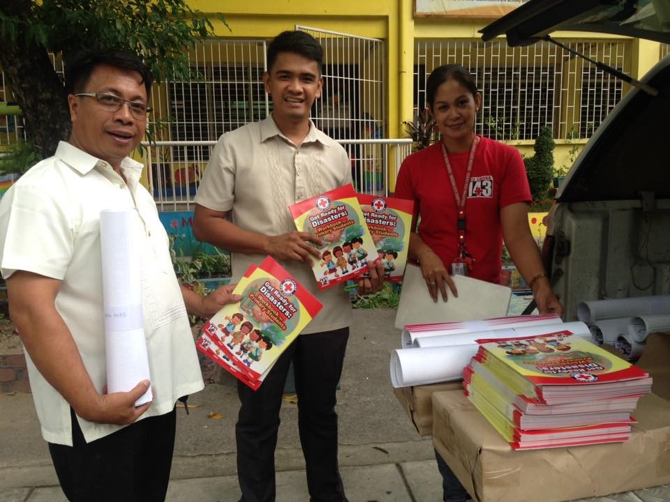 Distribution of workbook and porsters in Carlos L. Albert High School as teaching IEC materials last July 13, 2017. Photo by Philippine Red Cross.