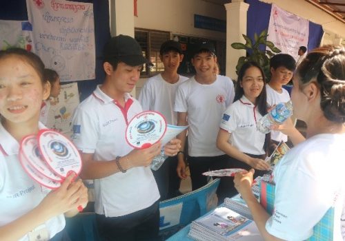 On 29 September, a joint event was organized with the Lao RC Health department to celebrate the World First Aid Da in Chanthabuly school, Chanthabuly district, Vientiane Capital city. During the event, approximately 200 students participated together with Lao RC staffs, school teachers and other partners. There were 24 students to support the First Aid booth and disaster risk reduction booth during the event in order to share knowledge and information that they have learnt from building urban resilience project through posters, handmade banners, comic and hand fans in the booth,  also had a quiz activities on disaster booth to let participants learn and share knowledge on disaster.