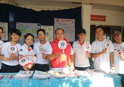 On 29 September, a joint event was organized with the Lao RC Health department to celebrate the World First Aid Da in Chanthabuly school, Chanthabuly district, Vientiane Capital city. During the event, approximately 200 students participated together with Lao RC staffs, school teachers and other partners. There were 24 students to support the First Aid booth and disaster risk reduction booth during the event in order to share knowledge and information that they have learnt from building urban resilience project through posters, handmade banners, comic and hand fans in the booth,  also had a quiz activities on disaster booth to let participants learn and share knowledge on disaster.