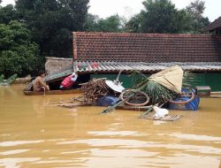 Water rose to rooftop in Phuong My commune, Huong Khe, Ha Tinh. Photo credit: Viet Nam Red Cross (16 October 2016)