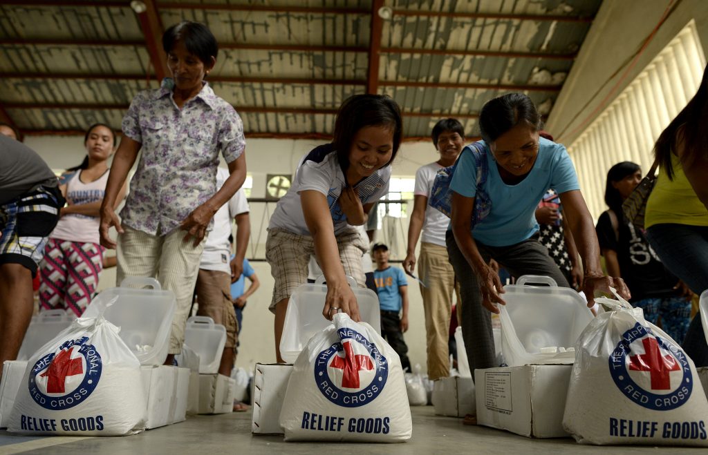 Flood affected residents of Barangay Delfin, Albano, Isabela, receive relief goods from Red Cross on October 20, 2015.Flood affected residents of Barangay Delfin, Albano, Isabela, receive relief goods from Red Cross on October 20, 2015.