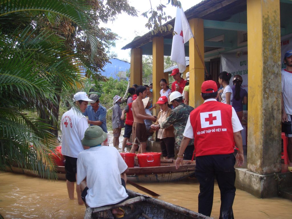 On 29 September, Typhoon Ketsana hit the central coast of Viet Nam. It has impacted the lives of more than 3,000,000 people. 150,000 remain displaced from their homes. The Viet Nam Red Cross and its volunteers helped to evacuate 160,000 people from low-lying areas and have since been providing life-saving support. The International Federation of Red Cross and Red Crescent Societies has launched a preliminary emergency appeal for nearly 5 million Swiss francs. VNRC household kits arrived Da Nang on 29 September. Photo taken by Da Nang chapter.