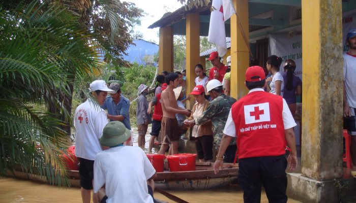 On 29 September, Typhoon Ketsana hit the central coast of Viet Nam. It has impacted the lives of more than 3,000,000 people. 150,000 remain displaced from their homes. The Viet Nam Red Cross and its volunteers helped to evacuate 160,000 people from low-lying areas and have since been providing life-saving support. The International Federation of Red Cross and Red Crescent Societies has launched a preliminary emergency appeal for nearly 5 million Swiss francs. VNRC household kits arrived Da Nang on 29 September. Photo taken by Da Nang chapter.