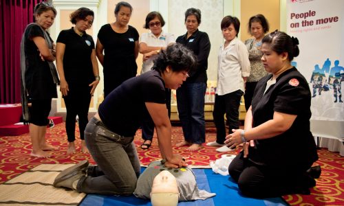 Thai Red Cross equips Burmese migrant workers with life-saving techniques in September 2016. Photo by IFRC.