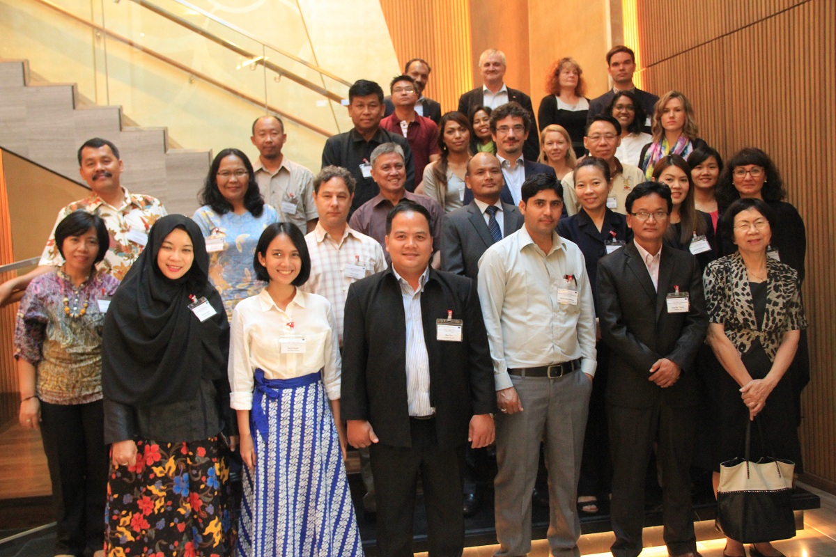 right-of-migrants-in-action-consultation-mar2017-bangkok-group-photo