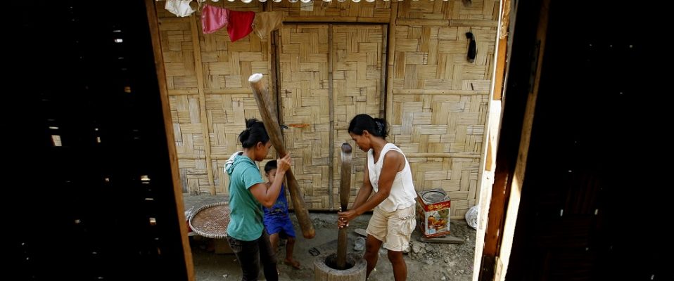 p-PH091133: Women in Kalinga use traditional wooden mortar and pestles to grind coffee beans for sale. As well as homes, the Red Cross provided livelihood grants for families to start or improve small businesses and earn household income.  Photo: Cheryl Ravelo, freelance/IFRC