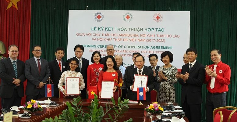 Signing Ceremony of Cooperation Agreement between Viet Nam Red Cross, Lao Red Cross and Cambodia Red Cross Signing Ceremony of Cooperation Agreement between Viet Nam Red Cross, Lao Red Cross and Cambodia Red Cross