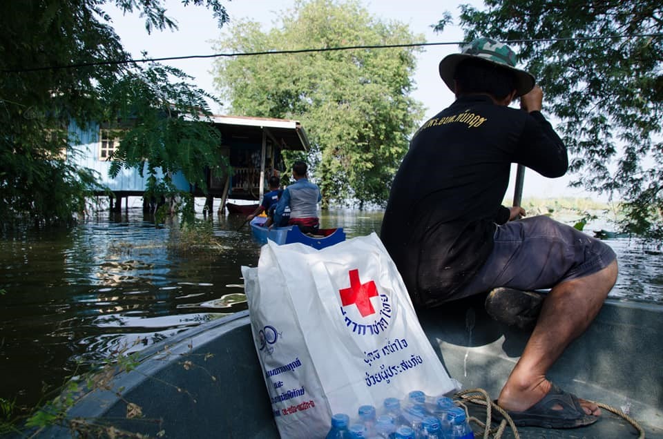 Thai Red Cross Society distributed relief kit in Nakornsawan province : Photo by Thai Red Cross Society